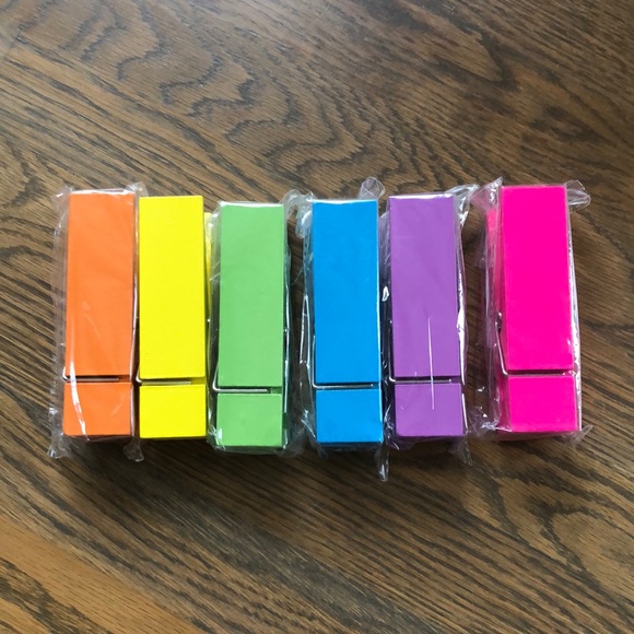 Set of 6 Wood Clothes Pins - Picture 2 of 6